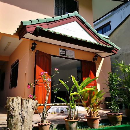Stay With Jame Hostel Chiang Mai Extérieur photo